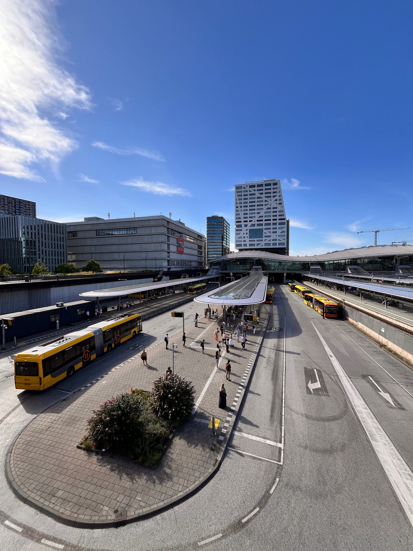 Het busstation en de sporen bij Utrecht Centraal