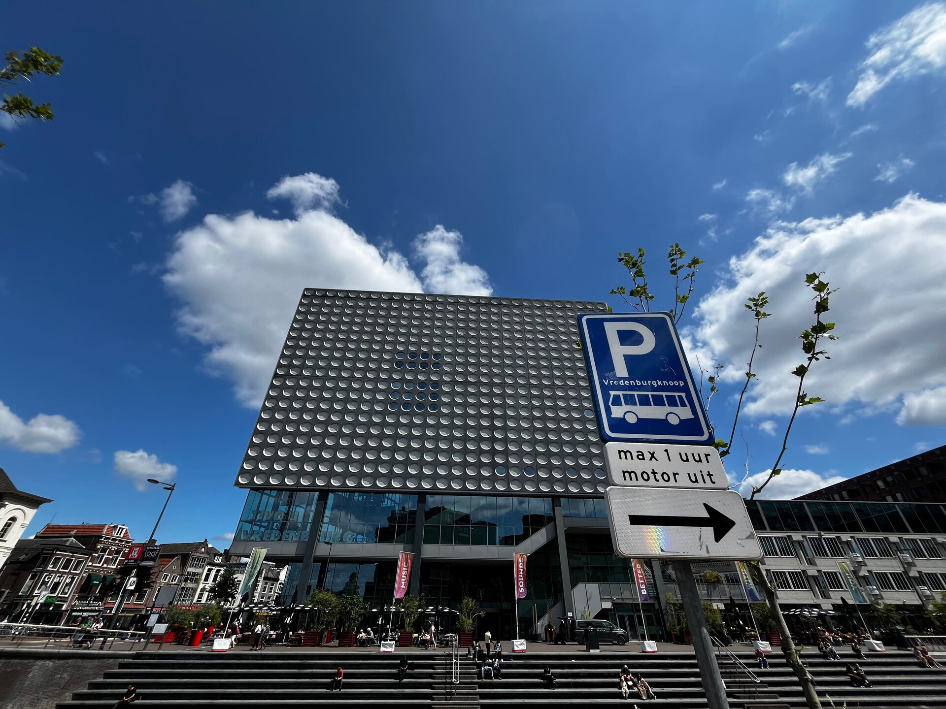 Ingang van een parkeergarage in Utrecht