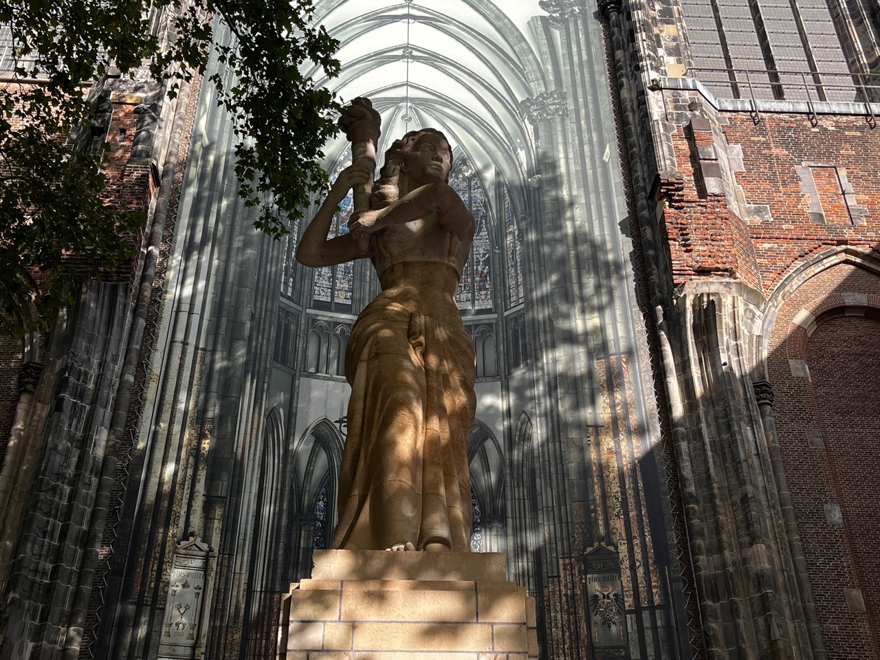 Verzetsbeeld Vrijheidsbeeld WOII Vrouwenwandeling